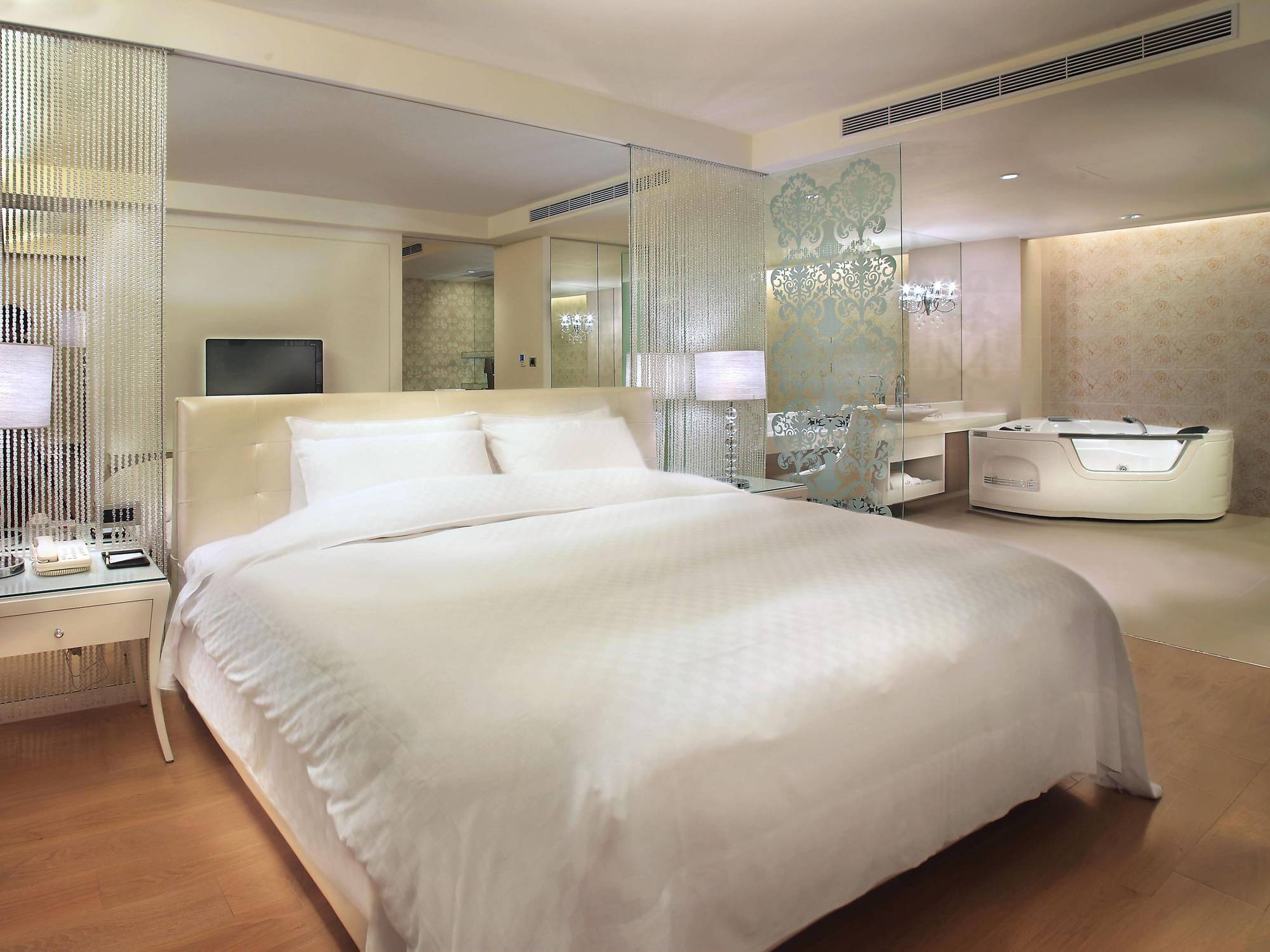 The Crystal Resort Sun Moon Lake Юйчи Экстерьер фото
